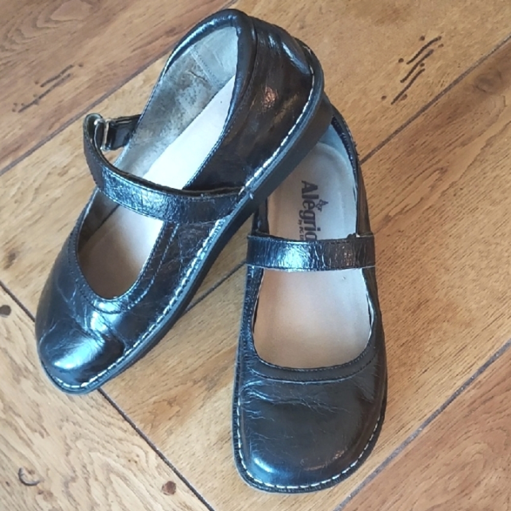 Alegria Black Mary Jane Dress Shoes with Strap and Rounded Toe